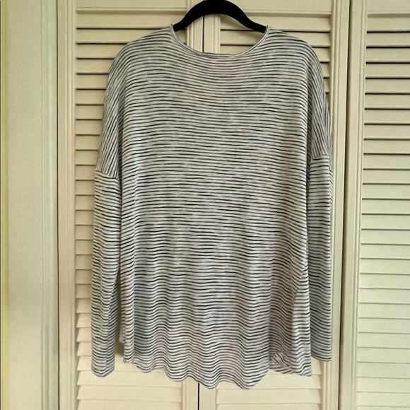 LAVENDER FIELD, WOMENS LIGHTWEIGHT BLOUSE. SIZE L. - Picture 3 of 5